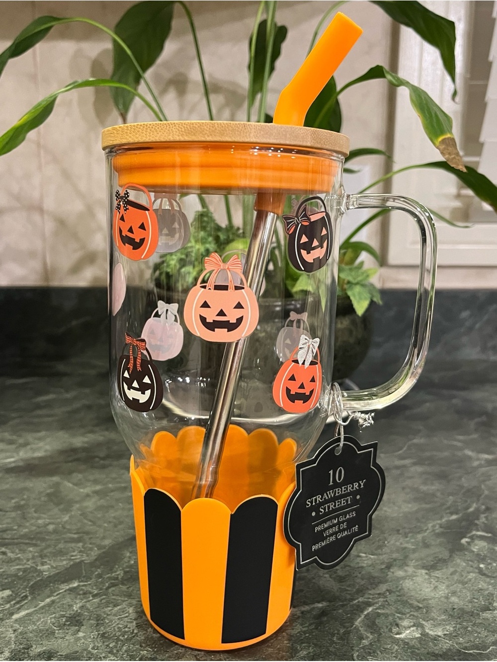 *NWT* 10th Strawberry Street Halloween 2026 Glass Tumbler w/ Straw 30 oz